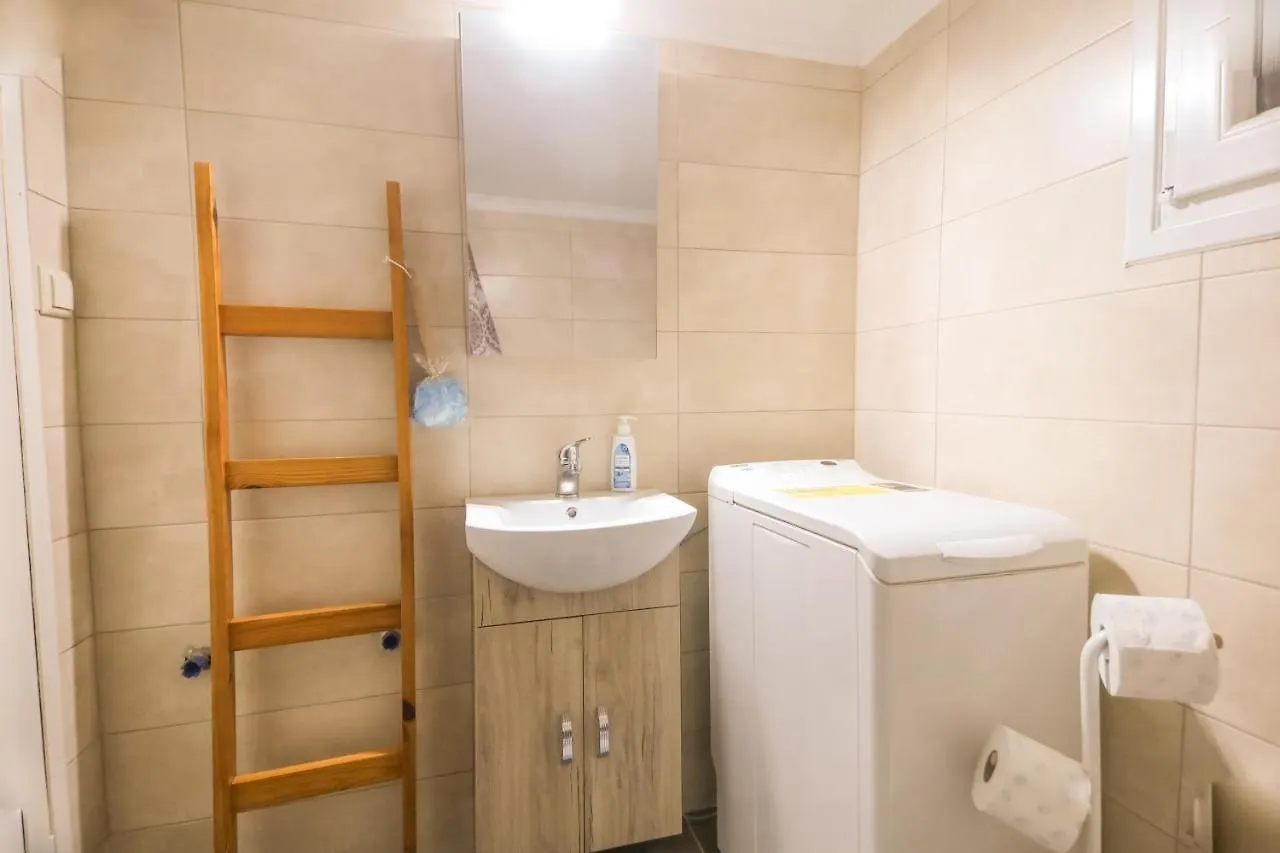Quiet, Fully Refurbished Apartment In Tessalónica