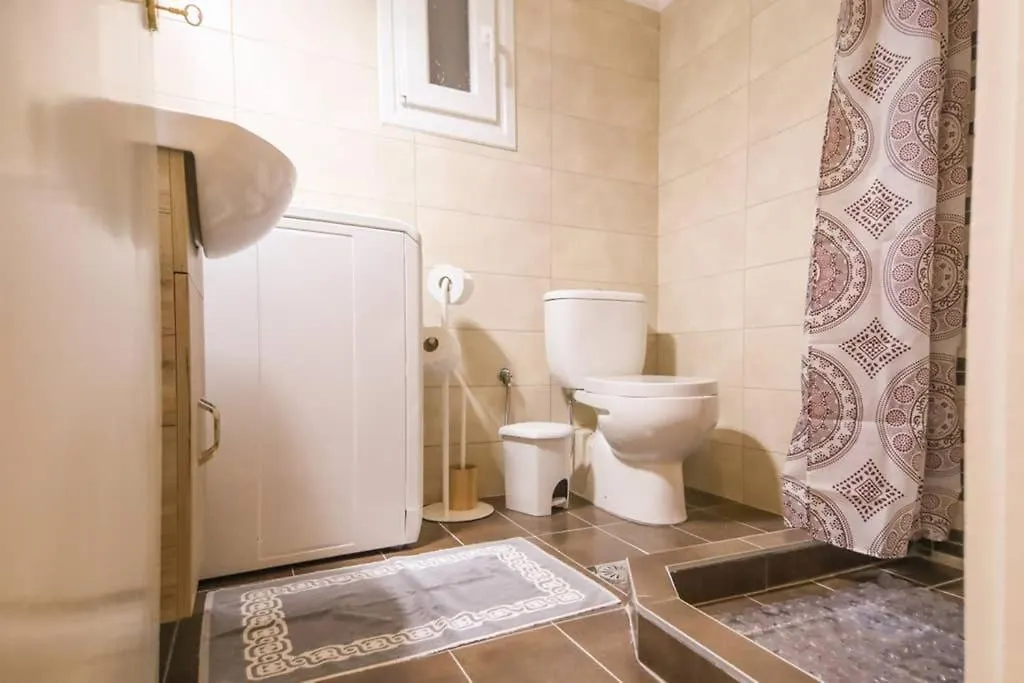Quiet, Fully Refurbished Apartment In Tessalónica