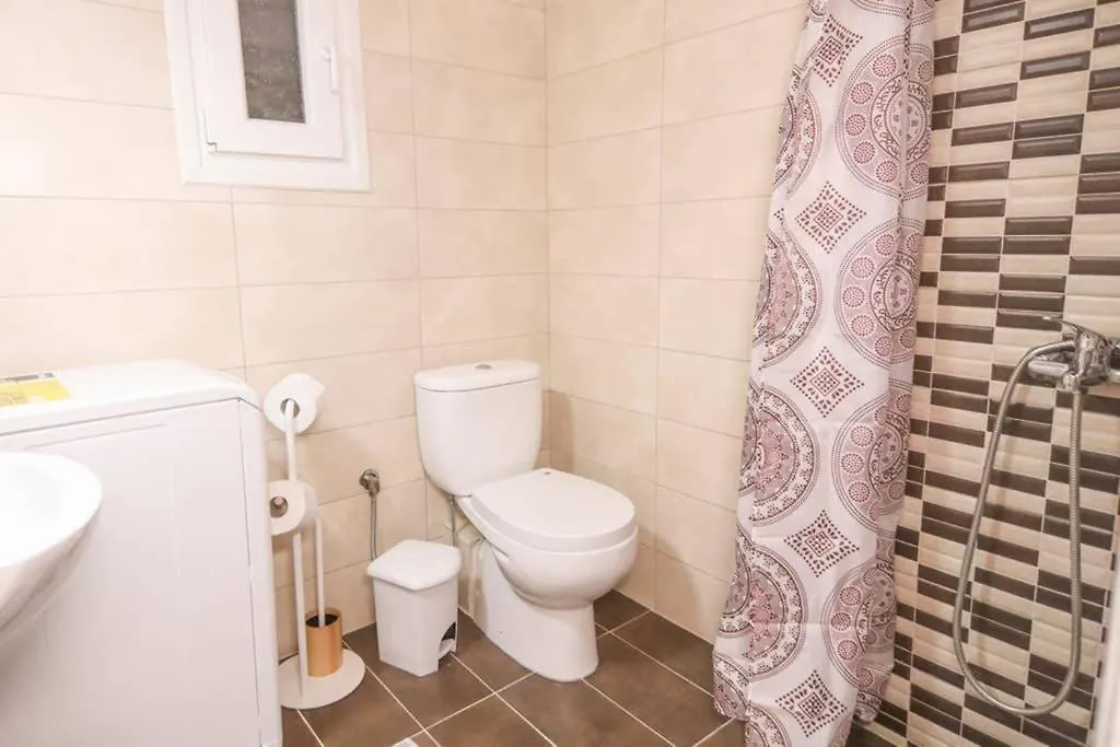 Quiet, Fully Refurbished Apartment In Thessaloniki 0*,