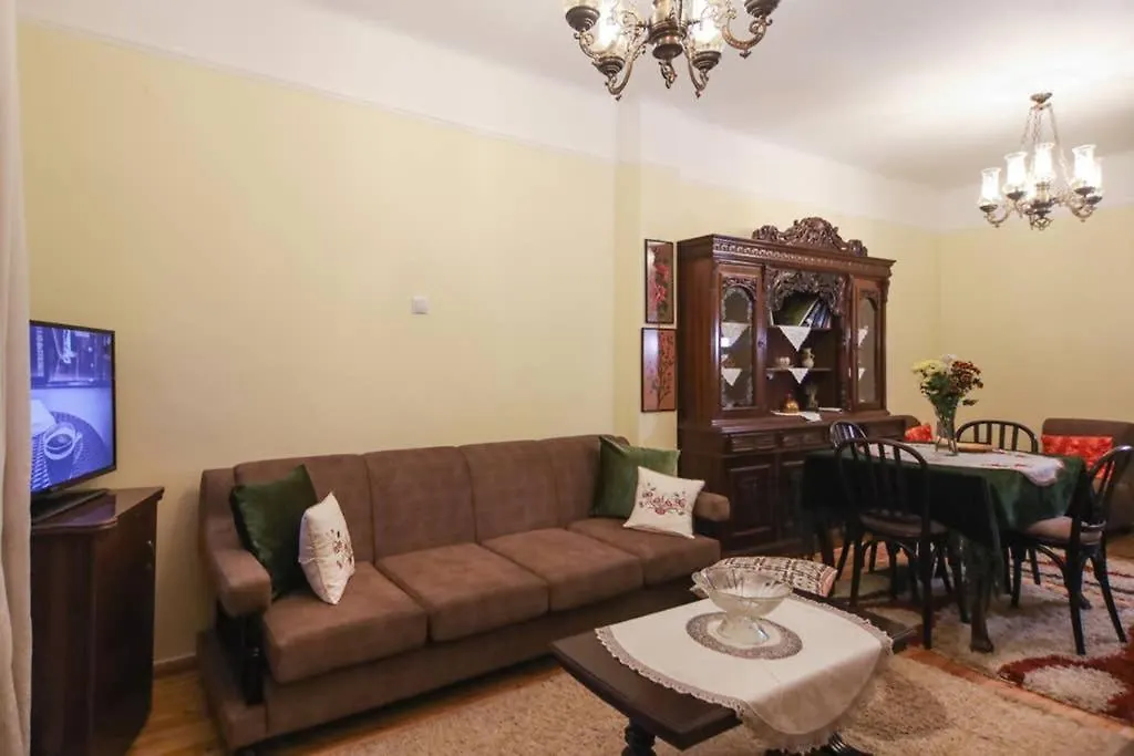 Quiet, Fully Refurbished Apartment In Thessaloniki Greece